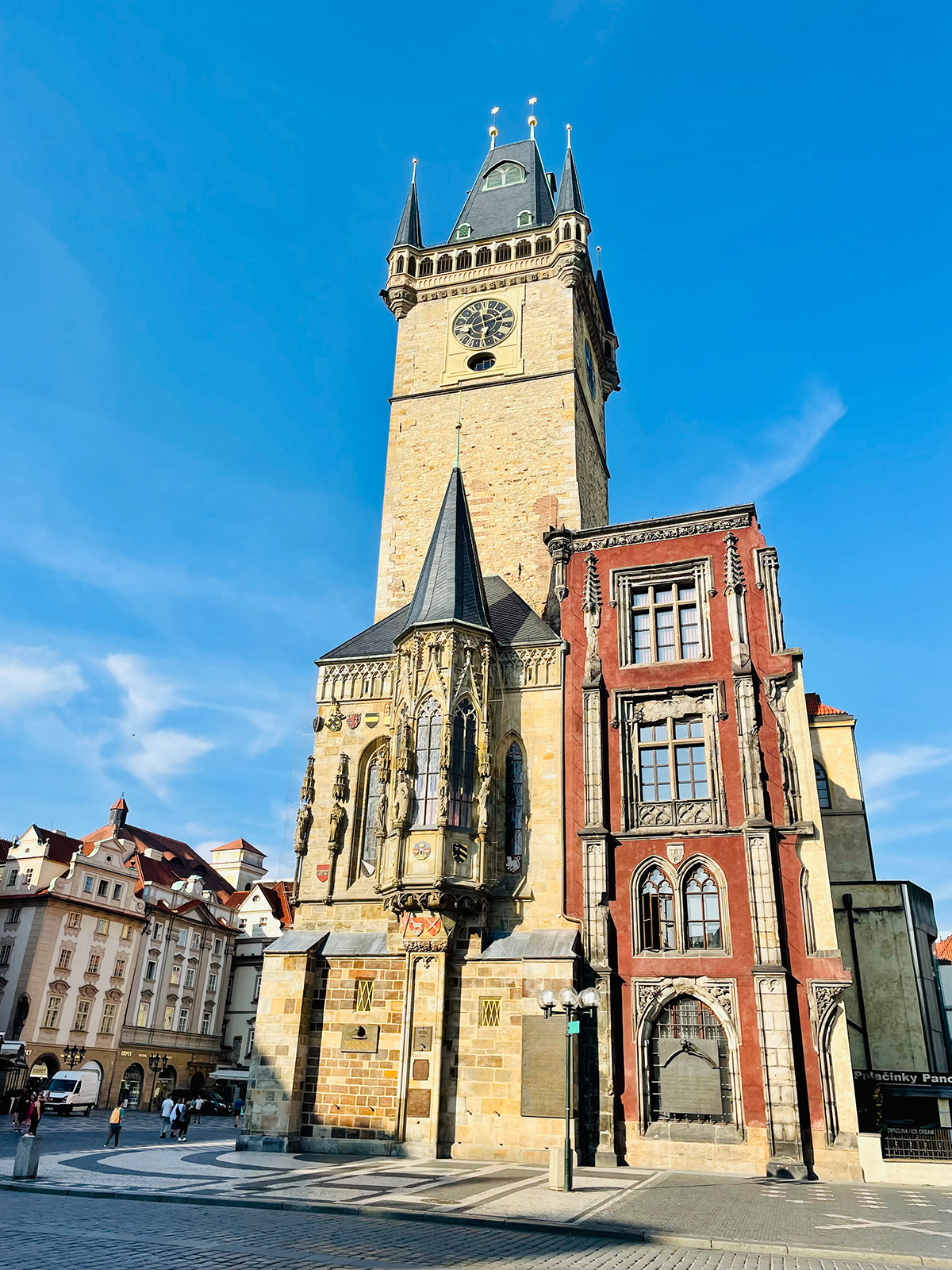 Het oude stadsplein in het historische centrum is een van de highlights van Praag